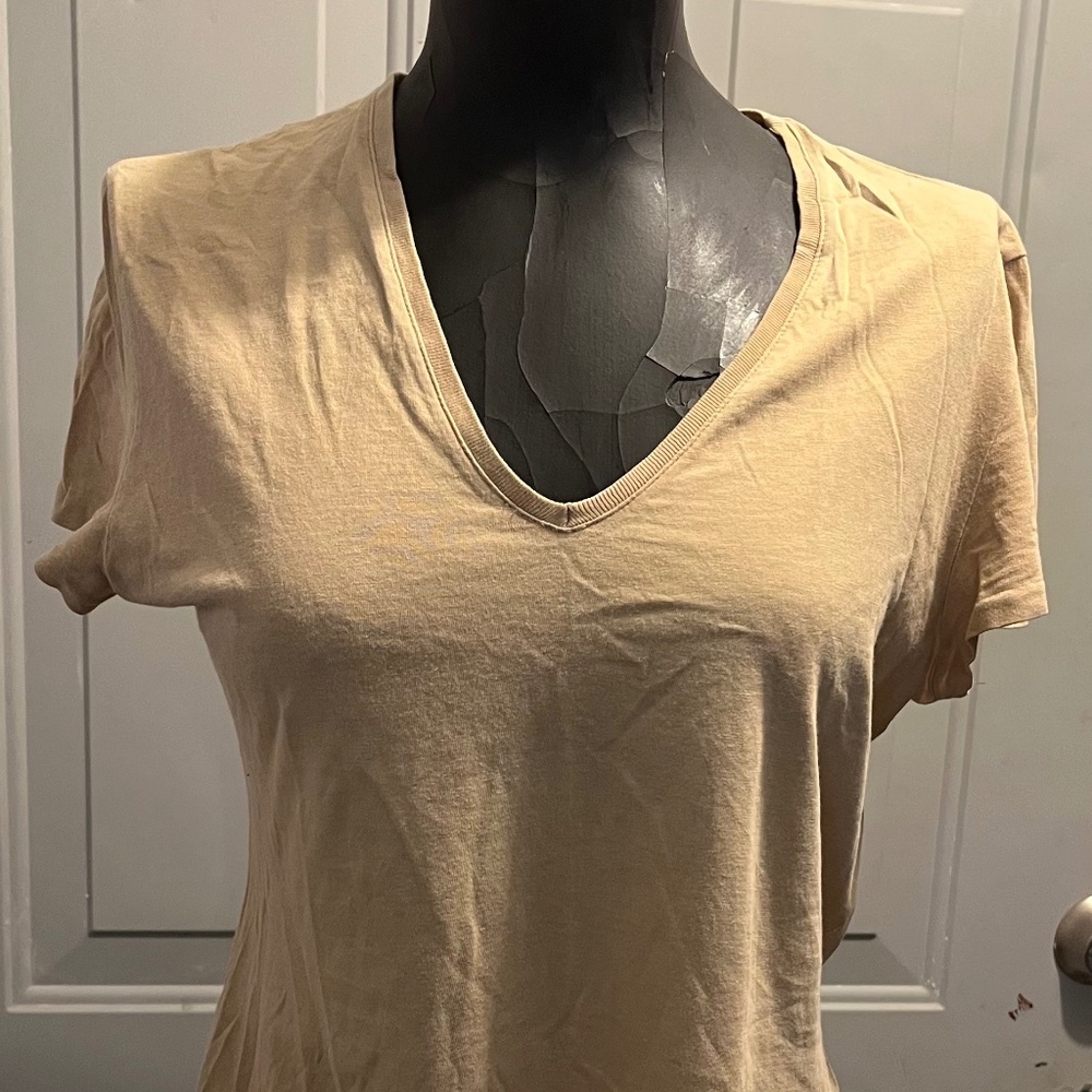 Gucci women's v neck t shirt size M ( runs small)